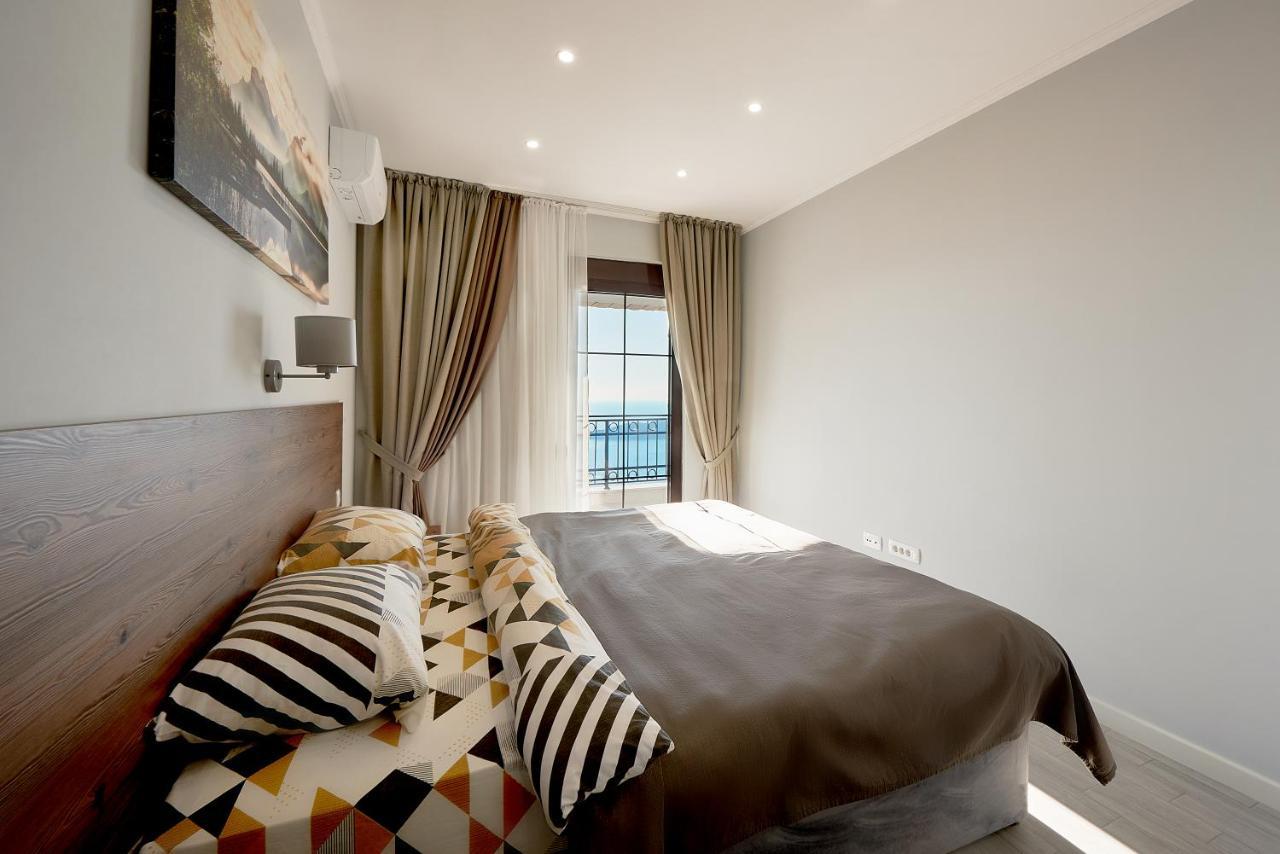Sunbreeze Delux Vilas Budva Bagian luar foto