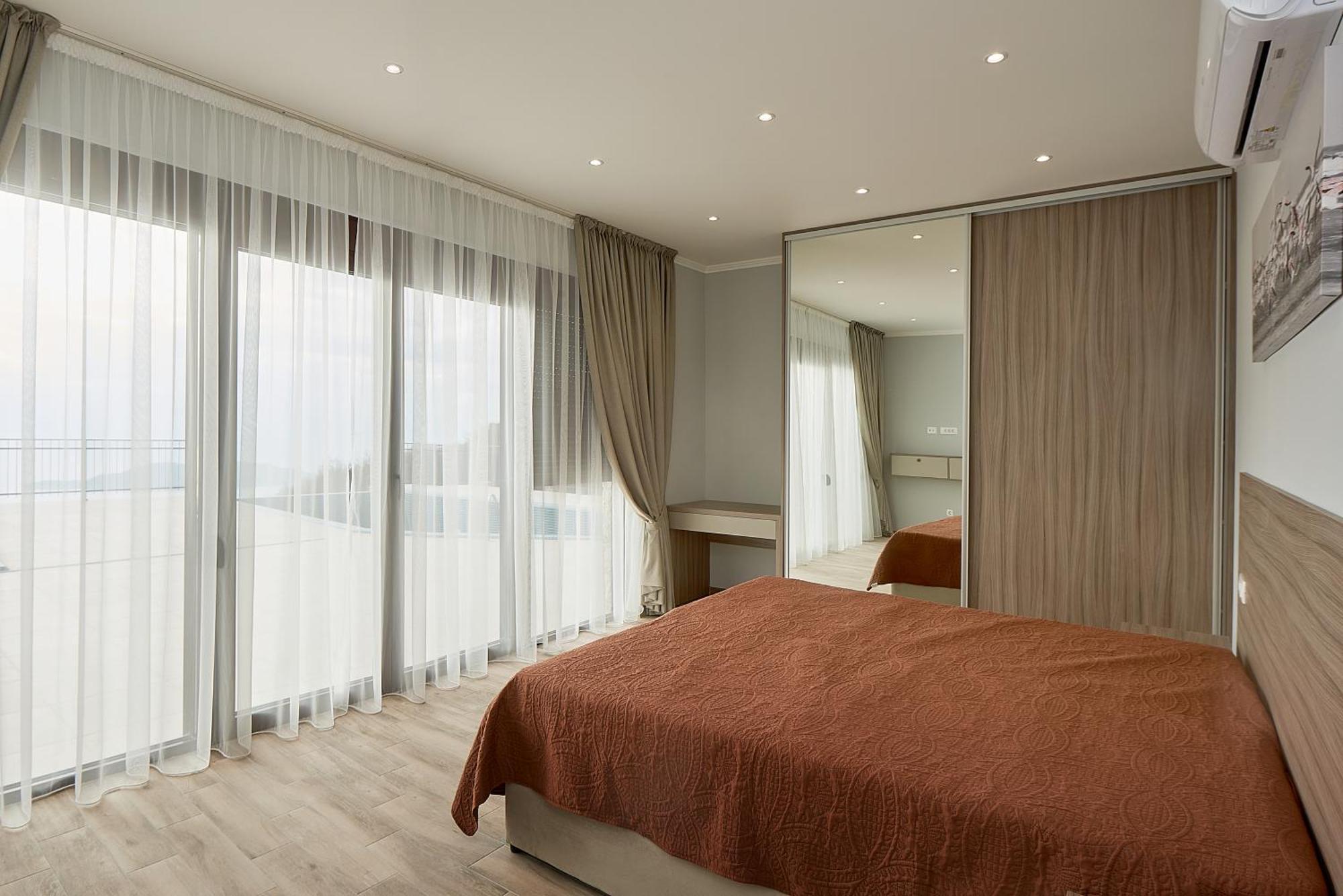 Sunbreeze Delux Vilas Budva Bagian luar foto