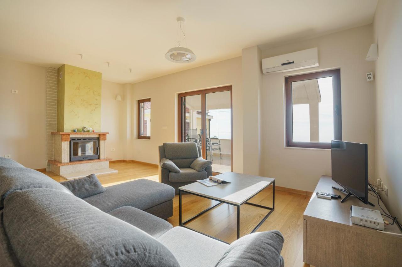 Sunbreeze Delux Vilas Budva Bagian luar foto